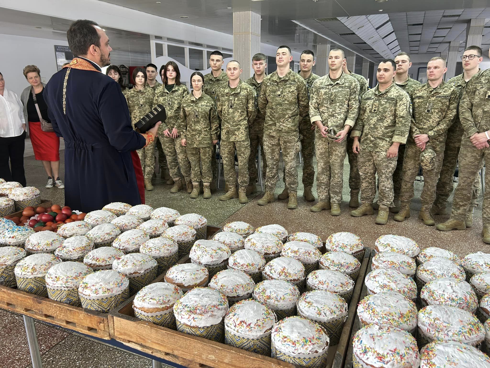 Вітаємо зі святом Пасхи!